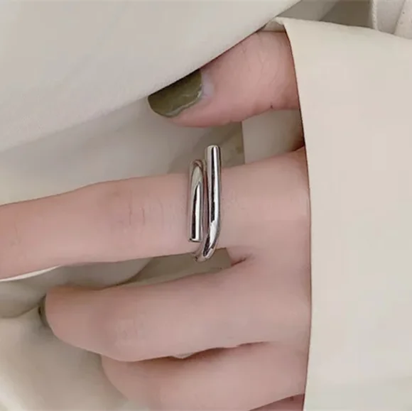 *NEW Glossy 18k White Gold Plated Adjustable Ring - Picture 5 of 16